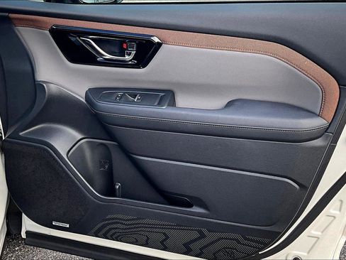 Used 2025 Subaru Forester Sport image 19