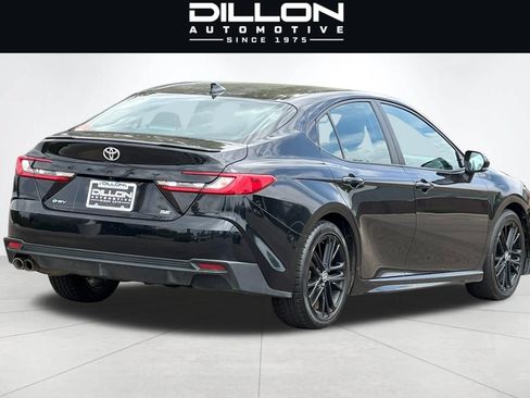Used 2025 Toyota Camry SE FWD image 4
