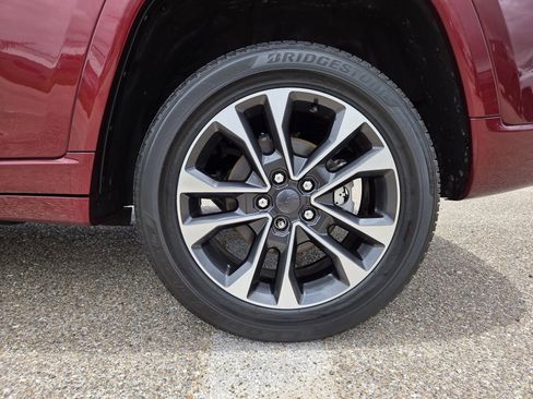 Used 2023 Jeep Grand Cherokee Overland RWD image 9