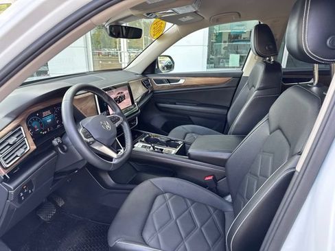 Certified 2024 Volkswagen Atlas SE w/ Black Wheel Package AWD/4WD image 11