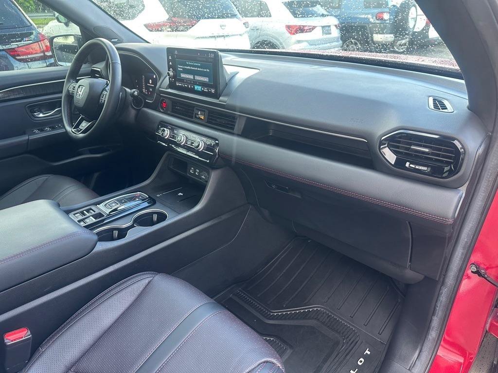 Used 2025 Honda Pilot Black Edition image 24