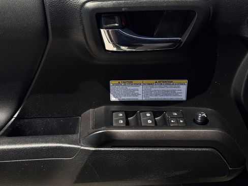 Used 2019 Toyota Tacoma TRD Off-Road AWD/4WD image 24