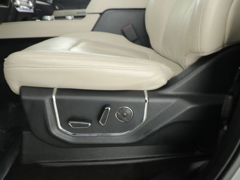 Used 2019 Ford Expedition Platinum image 11