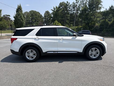 Used 2022 Ford Explorer XLT RWD image 9