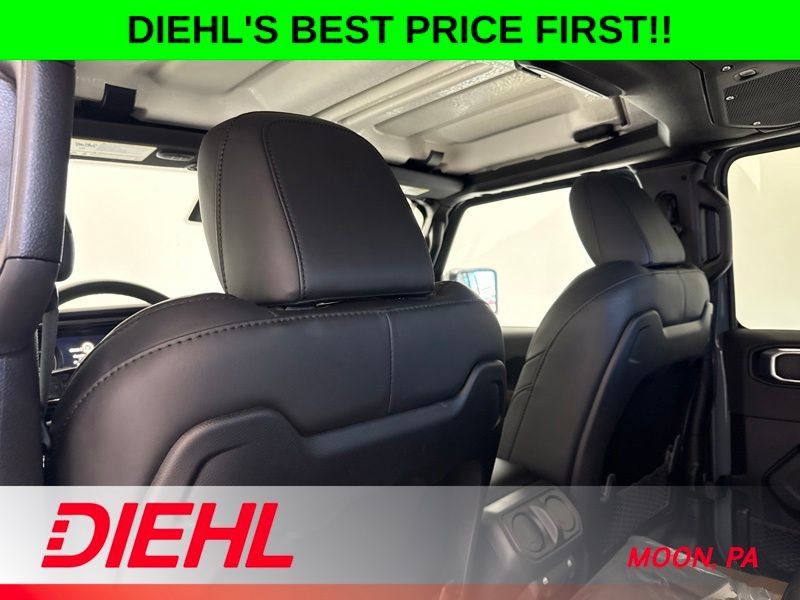 New 2026 Jeep Gladiator Rubicon w/ Steel Power Dome Hood Package AWD/4WD image 18