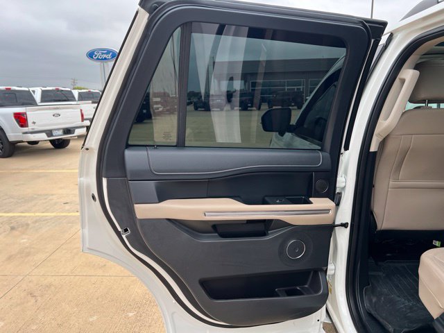 Used 2023 Ford Expedition Limited AWD/4WD image 16