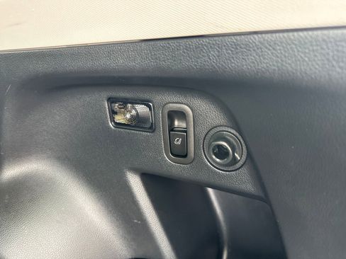 Used 2017 Subaru Forester 2.5i Touring AWD/4WD image 26