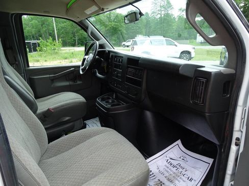 Used 2019 GMC Savana 3500 Extended w/ Driver Convenience Package image 30