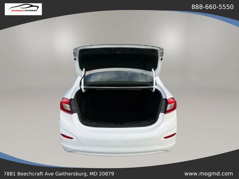Used 2019 Chevrolet Cruze LT w/ Convenience Package FWD image 11