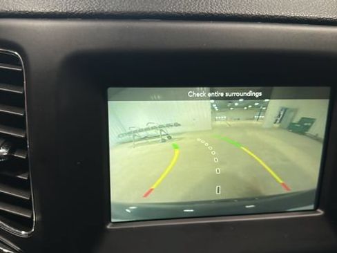 Used 2020 Jeep Compass Latitude w/ Popular Equipment Group AWD/4WD image 17
