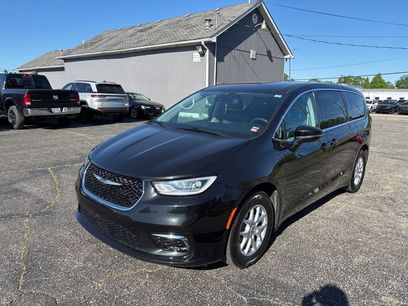 Used 2023 Chrysler Pacifica Touring-L