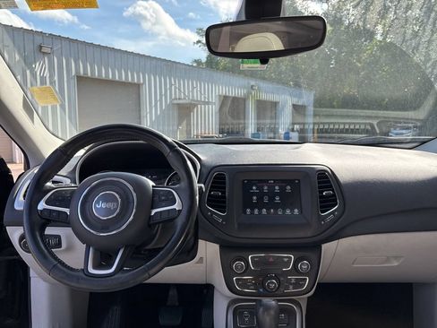 Used 2019 Jeep Compass Latitude FWD image 7