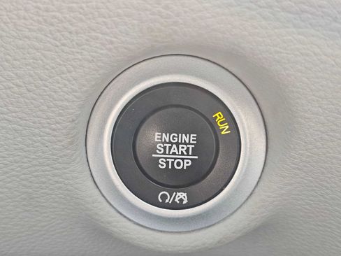 Used 2021 Chrysler Pacifica Limited w/ Premium & Safety Sphere Group FWD image 26