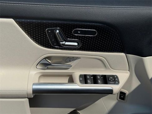 New 2025 Mercedes-Benz GLA 250 4MATIC image 12