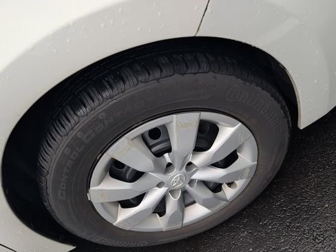 Used 2015 Toyota Corolla LE image 6