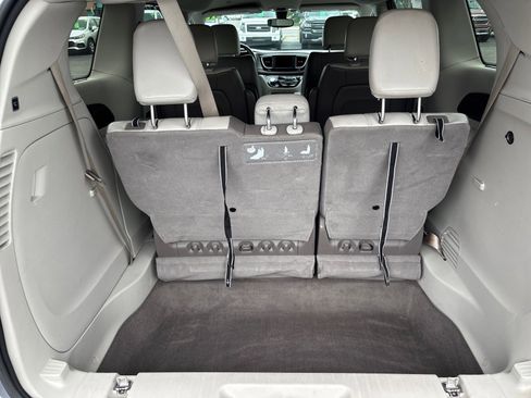 Used 2019 Chrysler Pacifica Touring-L FWD image 22