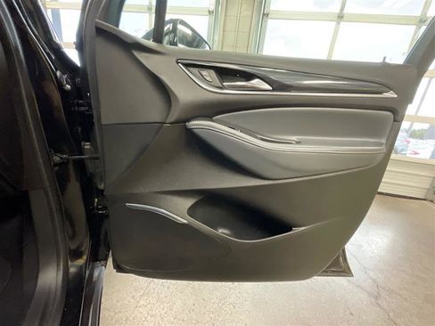 Used 2021 Buick Enclave Essence image 25