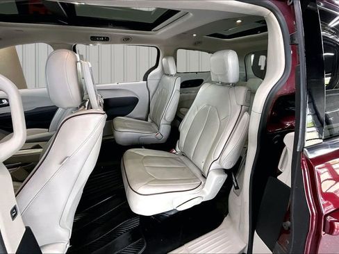 Used 2017 Chrysler Pacifica Limited FWD image 22