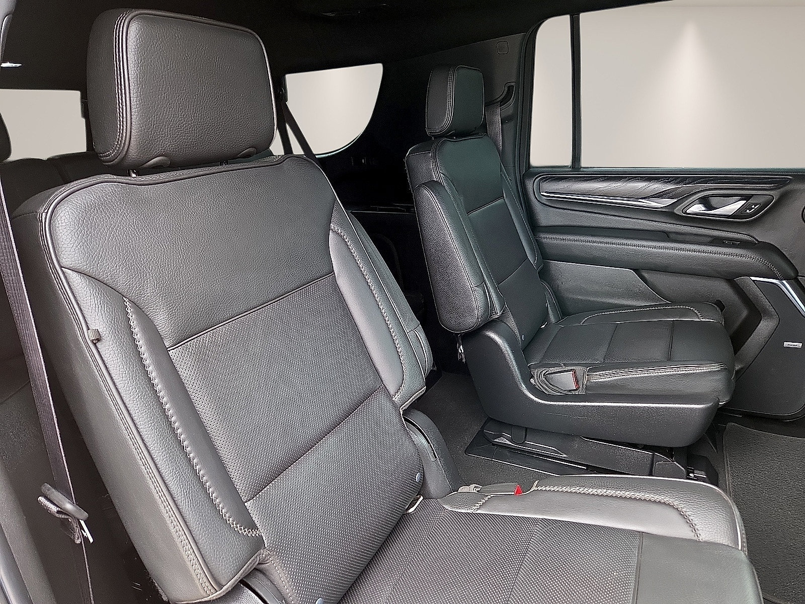 Used 2022 GMC Yukon XL Denali w/ Denali Ultimate Package AWD/4WD image 9