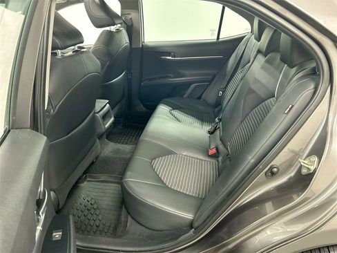 Used 2020 Toyota Camry image 20