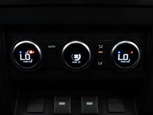 Used 2023 Land Rover Defender 130 X-Dynamic SE AWD/4WD image 19
