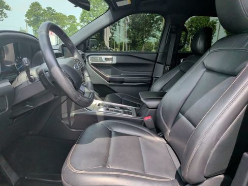 Used 2020 Ford Explorer XLT w/ Equipment Group 202A RWD image 16