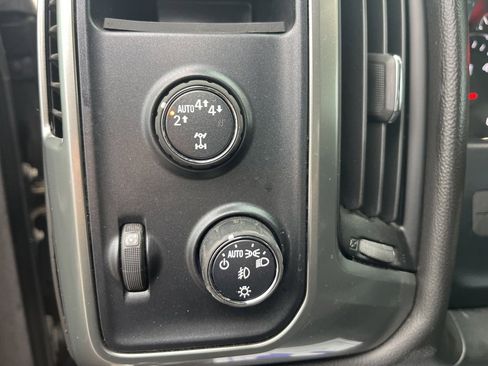 Used 2018 Chevrolet Silverado 1500 LT w/ LT Convenience Package image 15