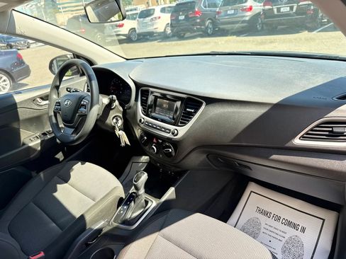 Used 2021 Hyundai Accent SE FWD image 33