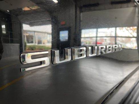 Used 2022 Chevrolet Suburban LT image 15