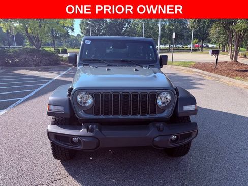 Used 2025 Jeep Wrangler Sport AWD/4WD image 2