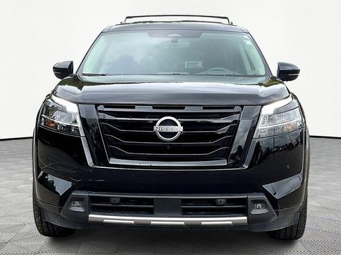 Used 2024 Nissan Pathfinder Platinum image 3