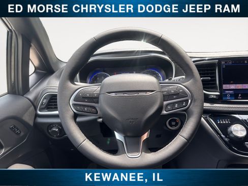 New 2027 Chrysler Pacifica Select FWD image 12