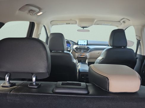 Used 2022 Ford Escape SEL w/ Technology Package image 11