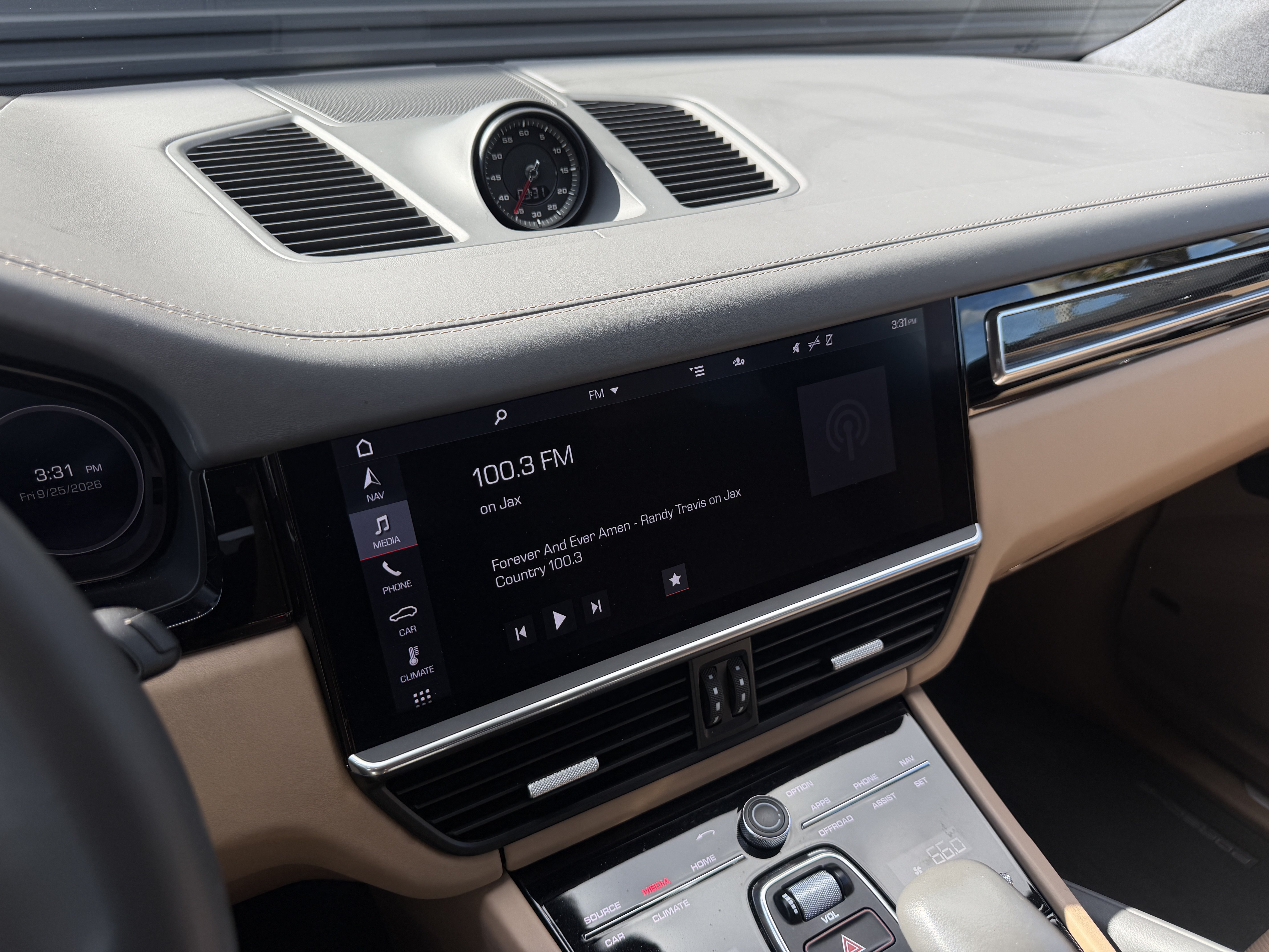 Used 2020 Porsche Cayenne Turbo AWD/4WD image 29