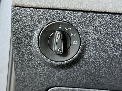 Used 2024 Volkswagen Taos SE image 17