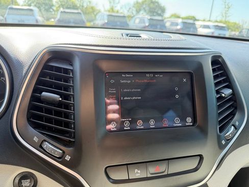 Used 2020 Jeep Cherokee Latitude Plus FWD image 19