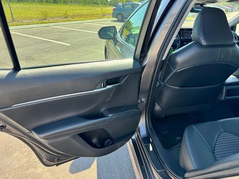 Used 2022 Toyota Camry SE FWD image 25