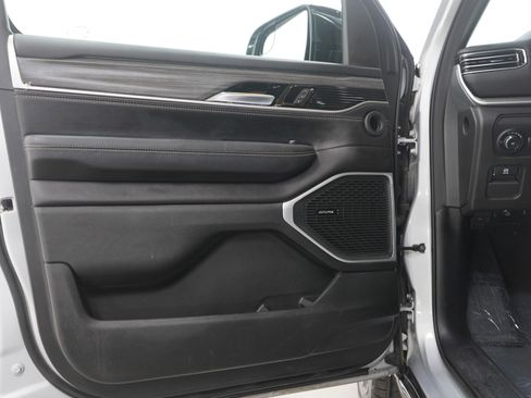 Used 2023 Jeep Wagoneer L Series II w/ Premium Group I image 22