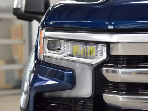 Used 2023 Chevrolet Silverado 1500 High Country w/ High Country Premium Package AWD/4WD image 12