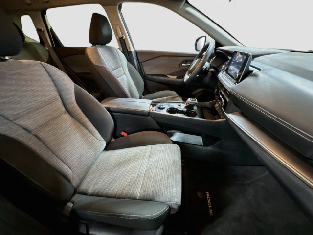 Used 2023 Nissan Rogue SV AWD/4WD image 26