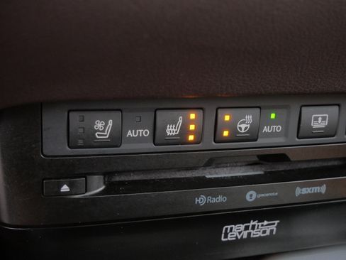 Used 2019 Lexus ES 300h w/ Accessory Package 2 image 29