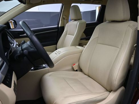 Used 2014 Toyota Highlander Limited Platinum AWD/4WD image 16