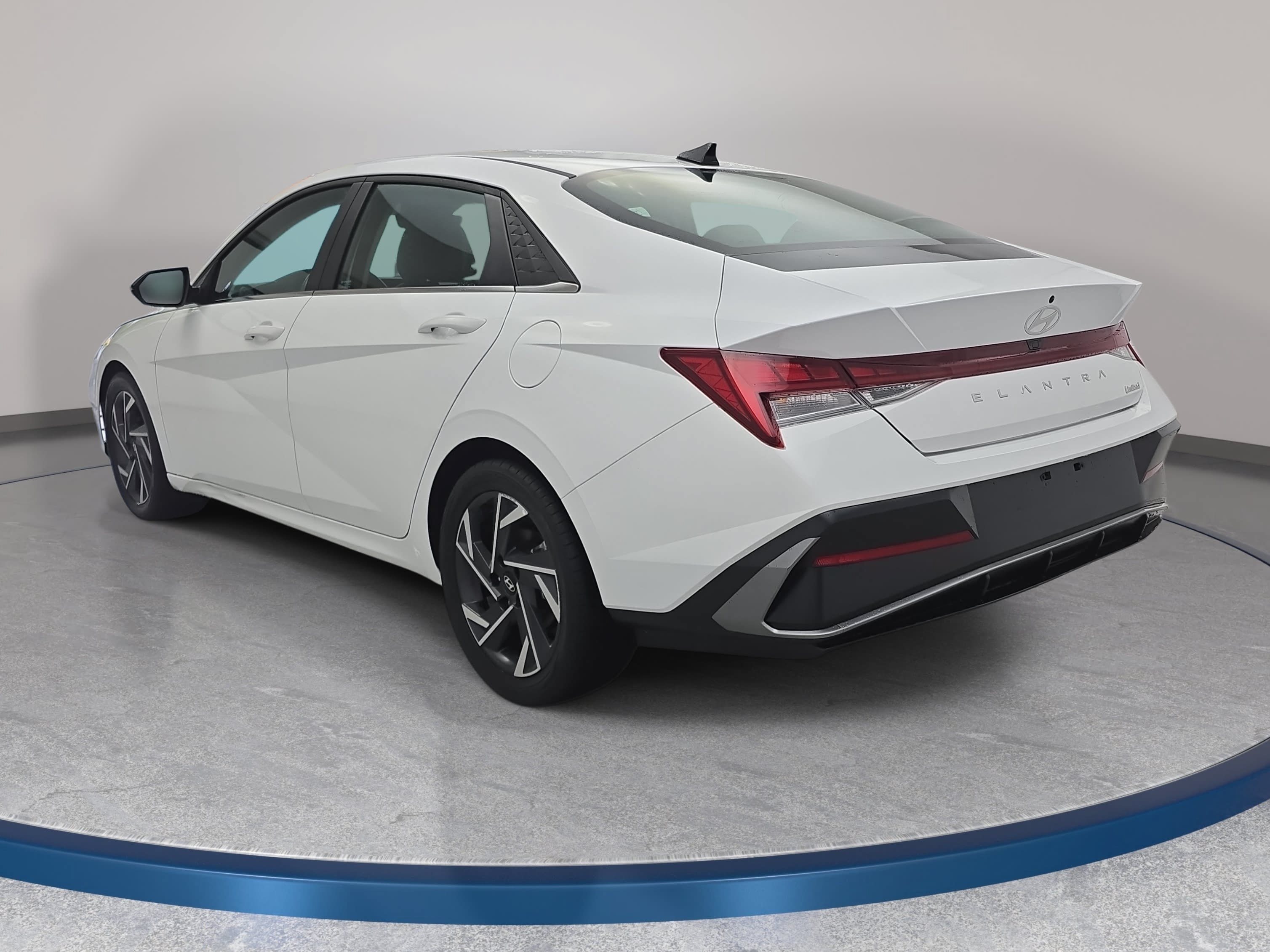 Used 2025 Hyundai Elantra Limited FWD image 7