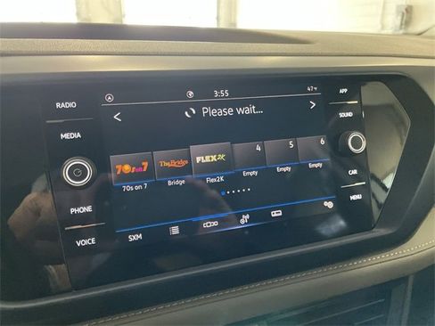 Used 2024 Volkswagen Taos SE image 18