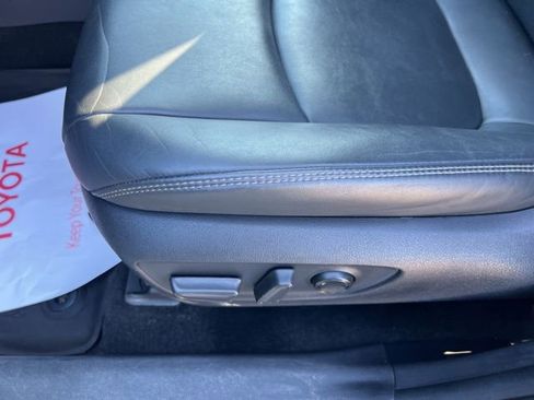 Used 2021 Toyota RAV4 XLE Premium image 33