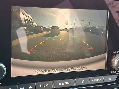 Used 2022 Nissan Pathfinder S image 19