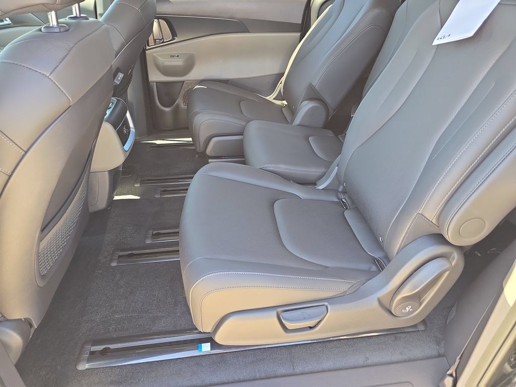 New 2026 Kia Carnival FWD image 16