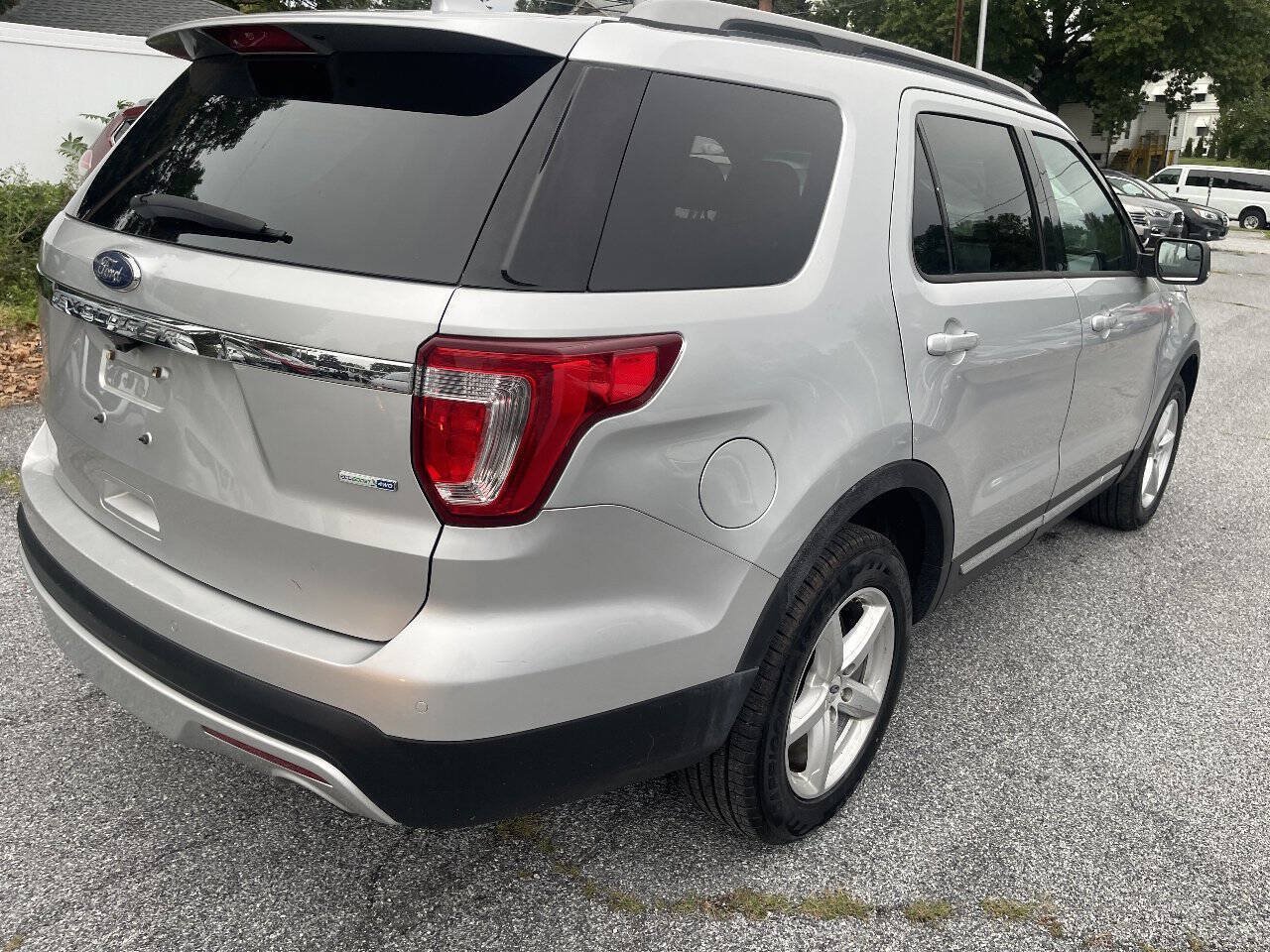 Used 2016 Ford Explorer XLT AWD/4WD image 5