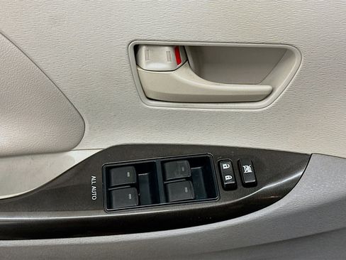 Used 2011 Toyota Sienna FWD image 15
