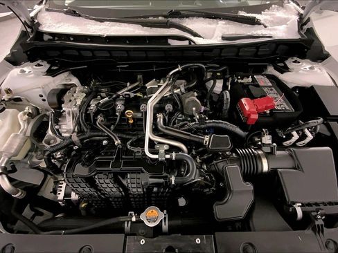 Used 2025 Nissan Altima 2.5 SV image 10